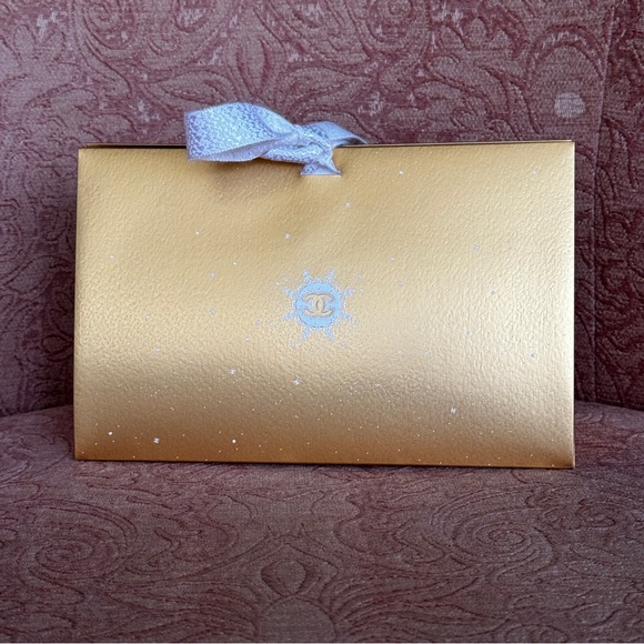 Chanel Gold Gift Bag - Picture 3 of 11